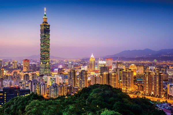 基隆港隨著東岸與西岸碼頭不 斷升級下，又有背靠北北桃等縣市的豐富觀光資源，加上可以北向發展東北亞航線，是吸引國際郵輪靠泊的強大誘因。 圖：旅奇週刊提供