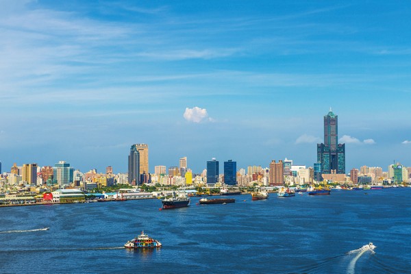 高雄港在旅運大樓等硬體設備完工後，搭配擁有水深12.5公尺的第一港口，還有雄踞台南、高雄、屏東的廣袤地緣，同樣能抓住國際航商目光。 圖：旅奇週刊提供