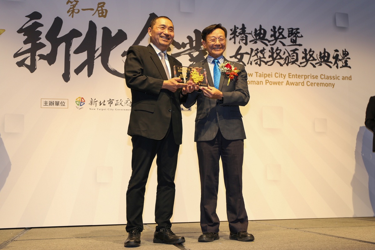 南亞科技公司每年皆會依照公司營運狀況及同業水準進行員工薪資調整，以維持具競爭力之薪酬水準。 圖：新北市經發局提供