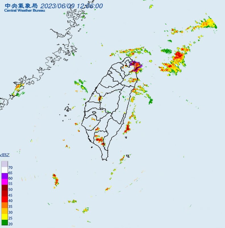 氣象局也對宜蘭縣、新北市、基隆市發布大雷雨即時訊息，持續時間至13時15分。 圖：取自中央氣象局網站