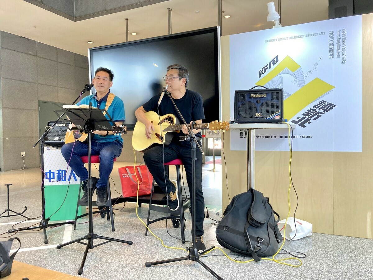 曹鈞森的吉他彈唱表演。 圖：新北市文化局提供