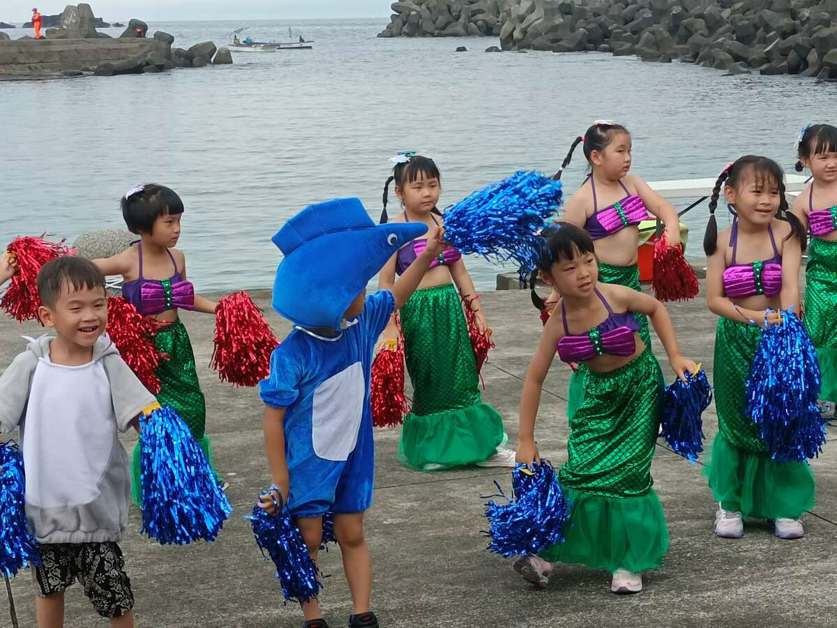 開幕活動在野柳幼兒園的小朋友熱舞下展開。 圖：新北市教育局提供