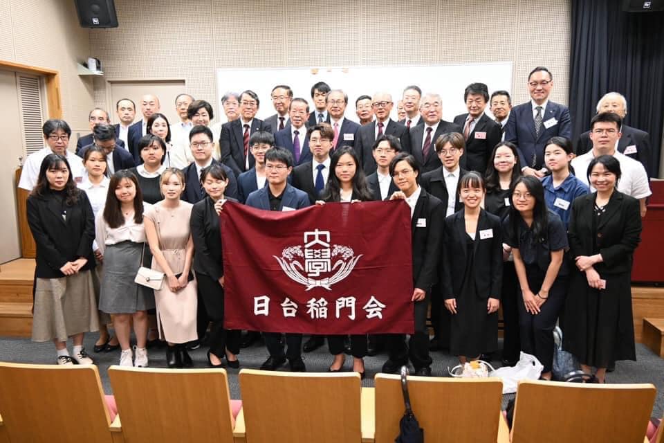 針對台人對台海情勢異常冷靜，謝長廷表示，在野黨和中國都在喊戰爭，而台灣人雖然有些缺點，但腦袋絕對不差，大家都知道這是為了影響選情的輿論戰。 圖：擷自謝長廷臉書