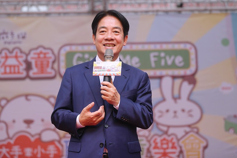 民進黨總統參選人暨副總統賴清德今（11）天下午出席在總統府舉辦的「大手牽小手・益童GIVE ME FIVE聯歡童樂會」致詞。 圖：總統府提供