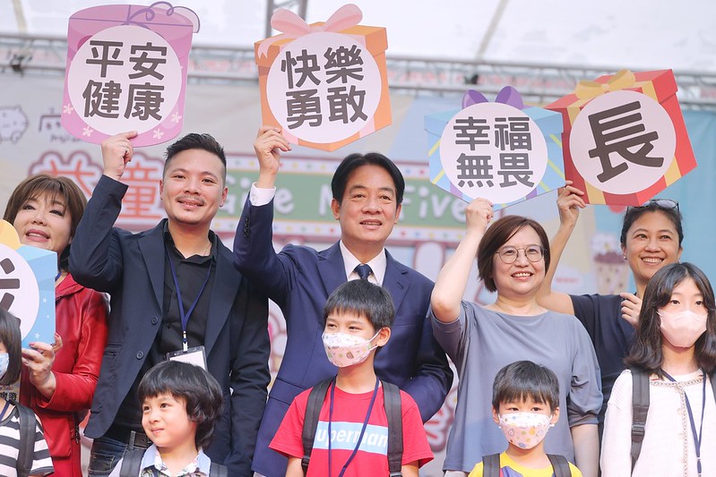 民進黨總統參選人暨副總統賴清德今（11）天下午出席在總統府舉辦的「大手牽小手・益童GIVE ME FIVE聯歡童樂會」。 圖：總統府提供
