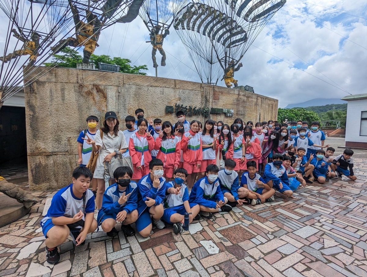 汐止、重慶、三和、三峽等四所國中參觀朱銘美術館。 圖：新北市教育局提供