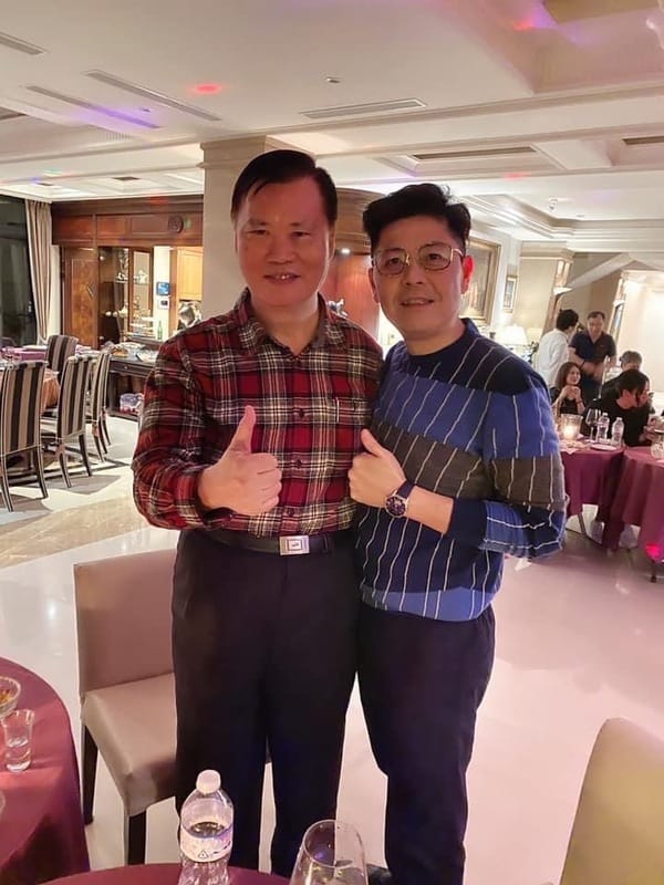 前金管會主委丁克華曾與im.B主嫌曾耀鋒合影。 圖：翻攝陳琬惠臉書