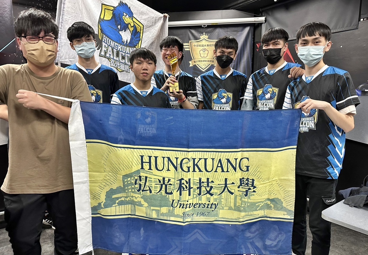 「弘光獵鷹」奪得「中華民國大專校院111學年度電子競技運動錦標賽」英雄聯盟冠軍。 弘光科大/提供