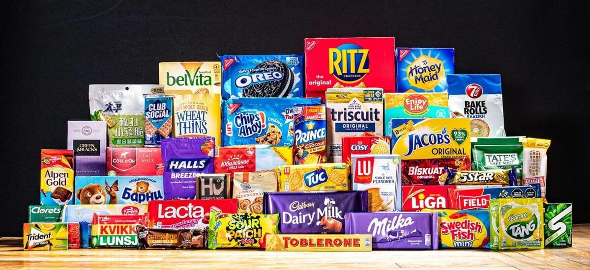 億滋集團（Mondelez International）生產許多為人所知的產品，如今卻因其在俄的業務行為，遭受挪威、瑞典等國抵制。 圖片翻攝自推@nexta_tv