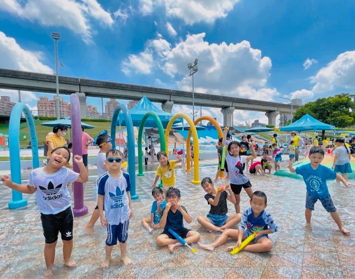 海世界水樂園讓孩子暑假玩水玩翻天。 圖：新北市高灘處提供