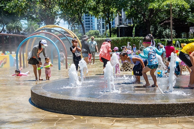塭仔底濕地公園戲水池好消暑、好清涼，歡迎來玩水。 圖：新北市高灘處提供