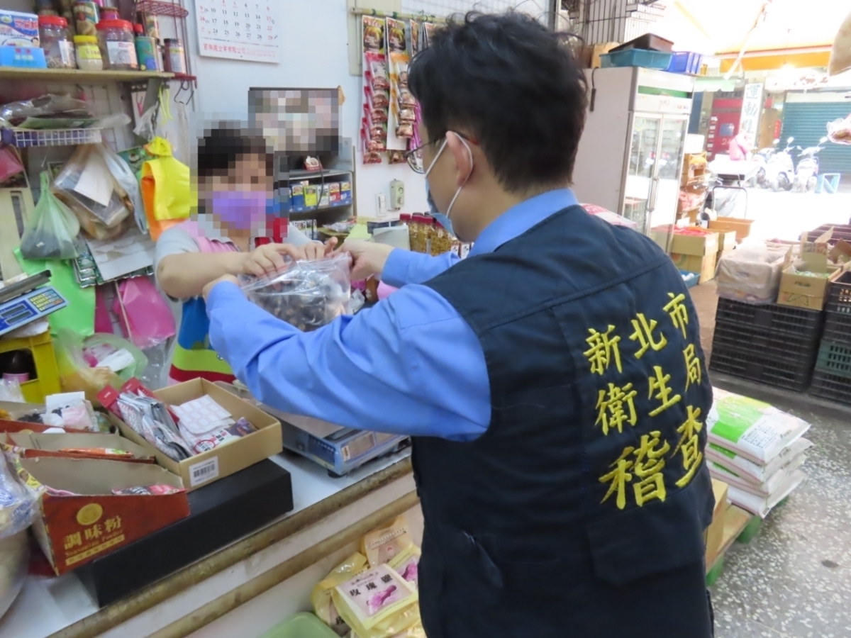 新北市衛生局稽查店家保障市民食用安全。 圖：新北市衛生局提供