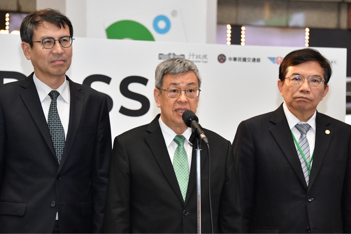 行政院長陳建仁今（14）天下午出席「TPASS行政院通勤月票啟動記者會」前受訪。 圖：行政院提供