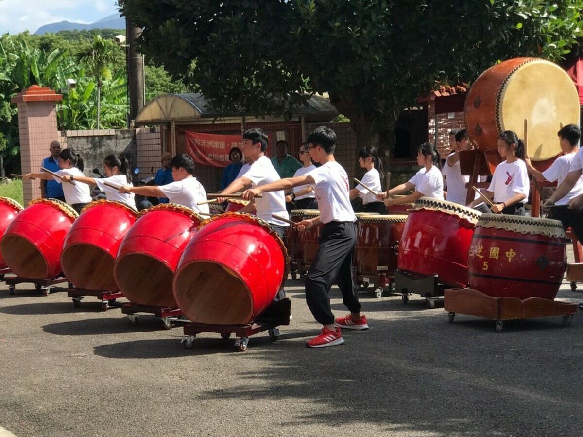 三芝巡迴場於6月18日下午3點在三芝區芝蘭公園，由在地音樂家阮丹青與自然流動樂團Sunshine Costa、靜謐時光VS沐妮悠、三芝國中大鼓隊，帶來跨界融合的音樂演出 圖：三芝國中大鼓隊提供