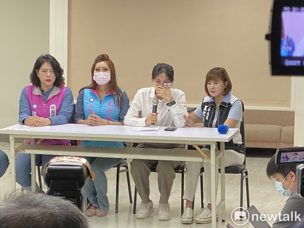 雲林縣議員陳芳盈（右2）、北市議員王欣儀（右1）、桃園市議員張碩芳（左1）、朱珍瑤（左2）。 圖：周煊惠 / 攝
