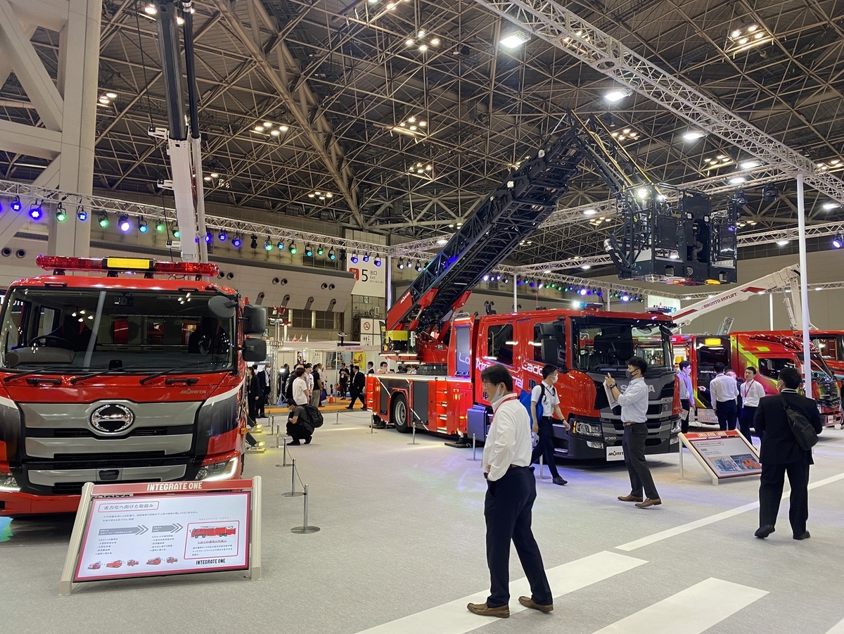 會場區分為室内及室外展區，面積計4萬3600平方公尺，參展廠商共326家，展覽攤位多達1652處，為亞洲地區最大之消防防災展覽。 圖：新北市消防局提供