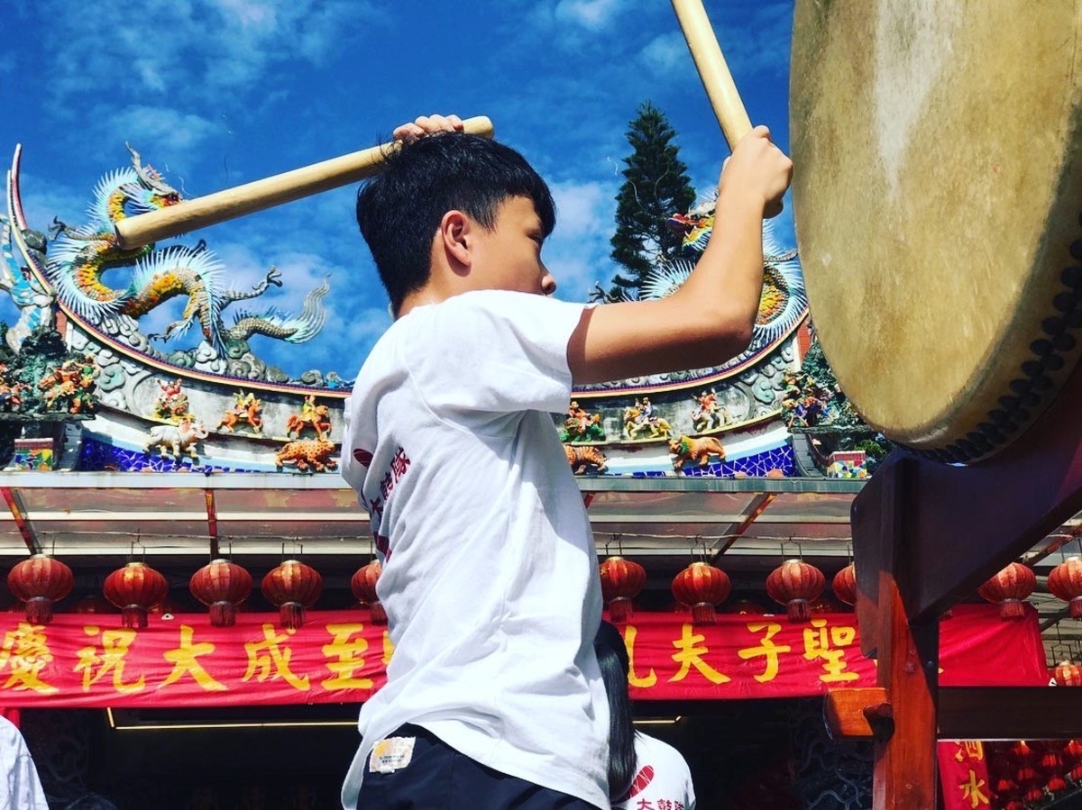 三芝國中大鼓隊表演氣勢萬鈞。 圖：三芝區公所提供