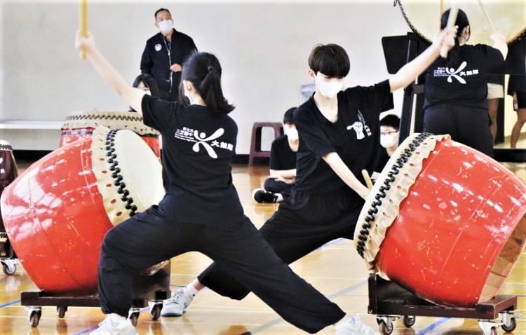 三芝國中大鼓隊帶來激勵人心的鼓藝表演。 圖：三芝區公所提供