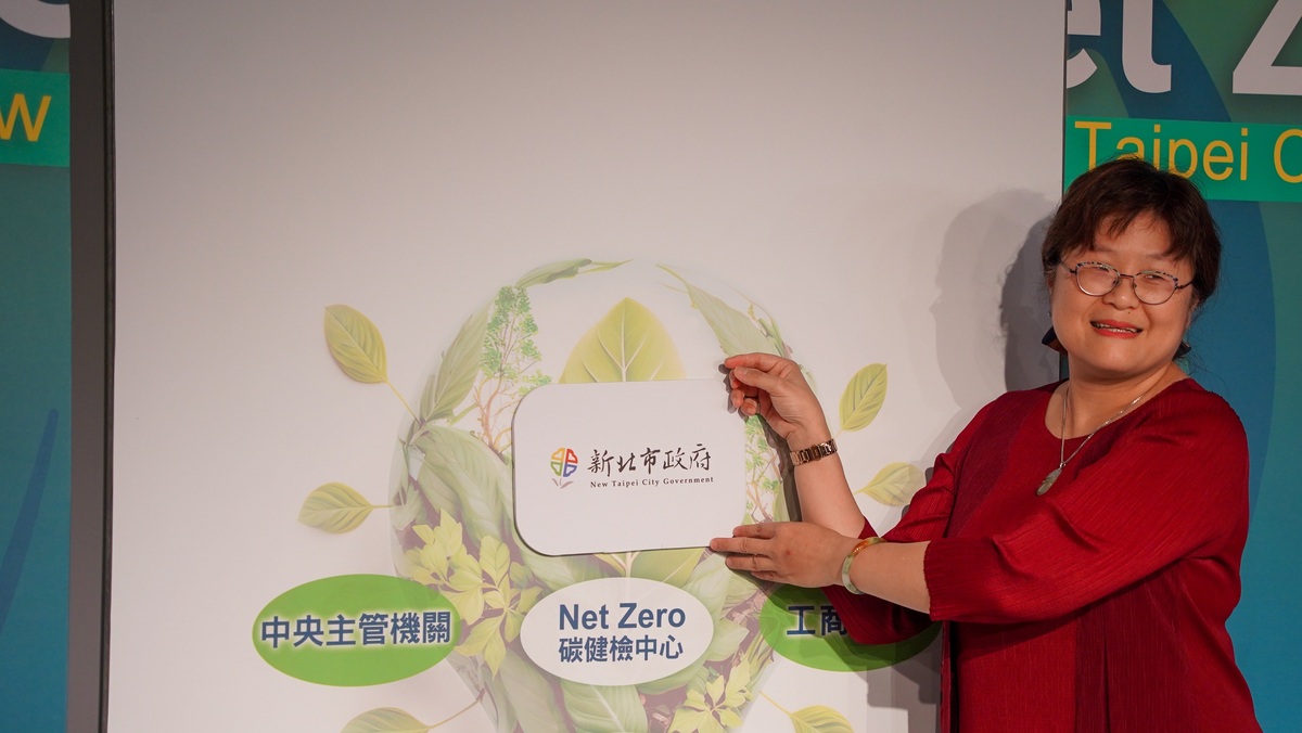 經發局長何怡明表示，碳健檢中心為減碳元年的首部曲，及時為中小企業量身規劃最佳的調適建議。 圖：新北市經發局提供