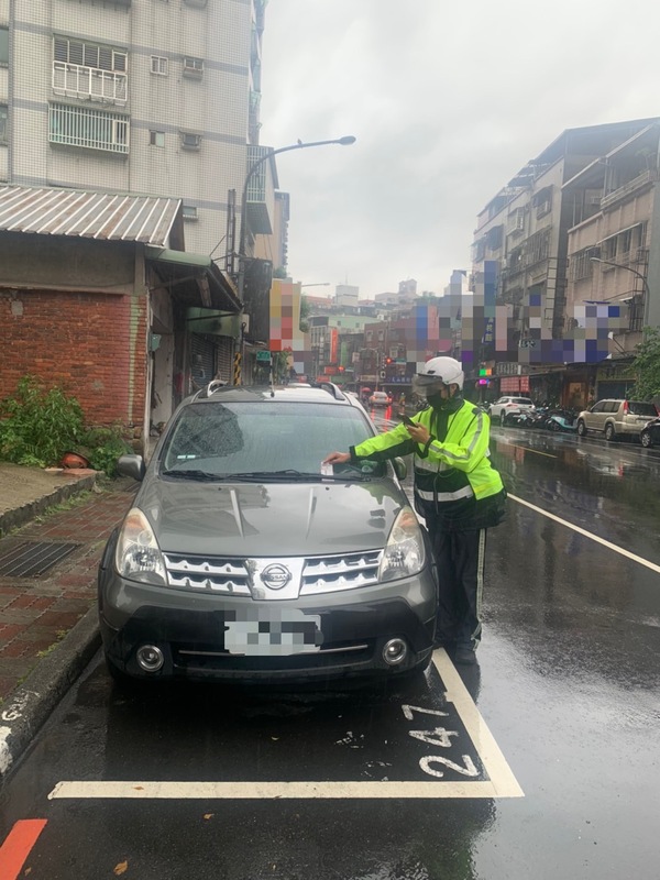 管理員路段開單相片。 圖：新北市交通局提供