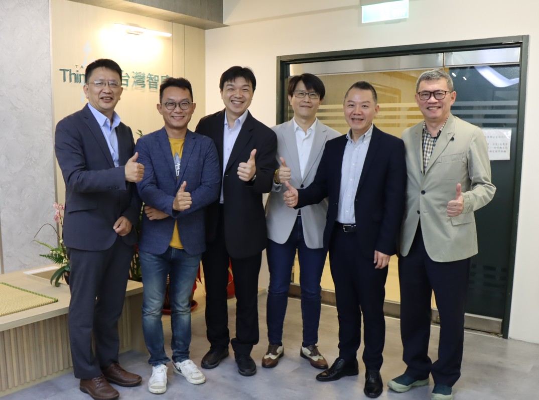 與談學者們合影留念。 圖：新頭殼翻攝