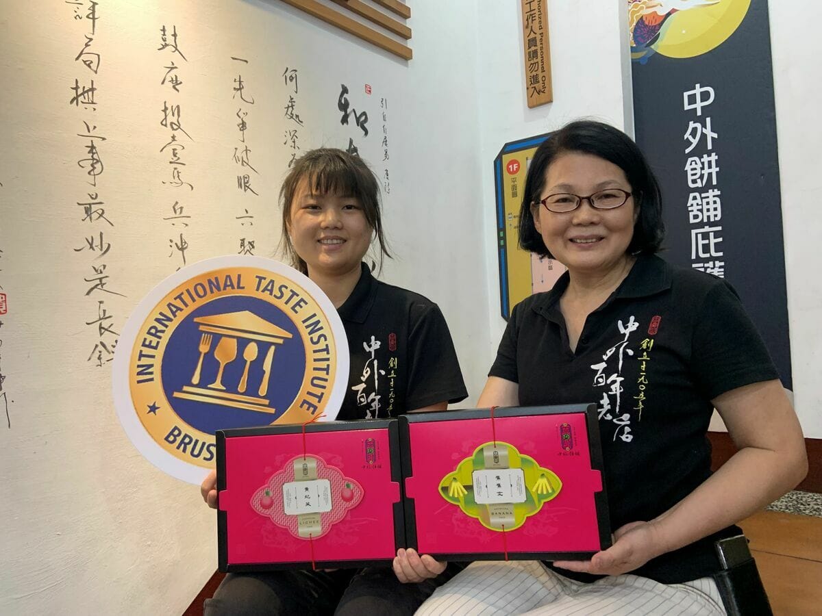 中外餅舖研發的「貴妃笑」及「蕉蕉女」。 圖：高雄市農業局/提供