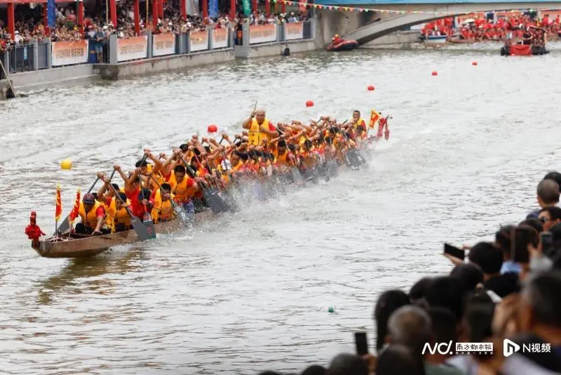 浙江瑞安市禁止民間私自划龍舟，引發爭議。 圖：翻攝自騰訊網《南方都市報》