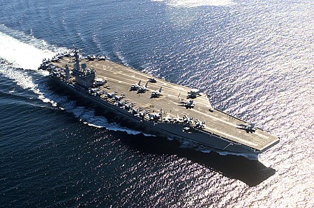 美國尼米茲號核動力航空母艦（USS Nimitz, CVN-68），自 1975 年服役至今已逾 40 餘年。 圖：翻攝自維基百科