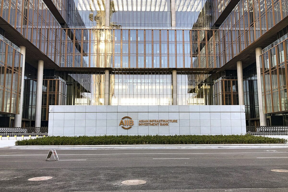 加拿大政府表示，將調查畢加博的這些指控，並凍結與亞投行的關係。圖為亞投行。 圖：翻攝自維基百科