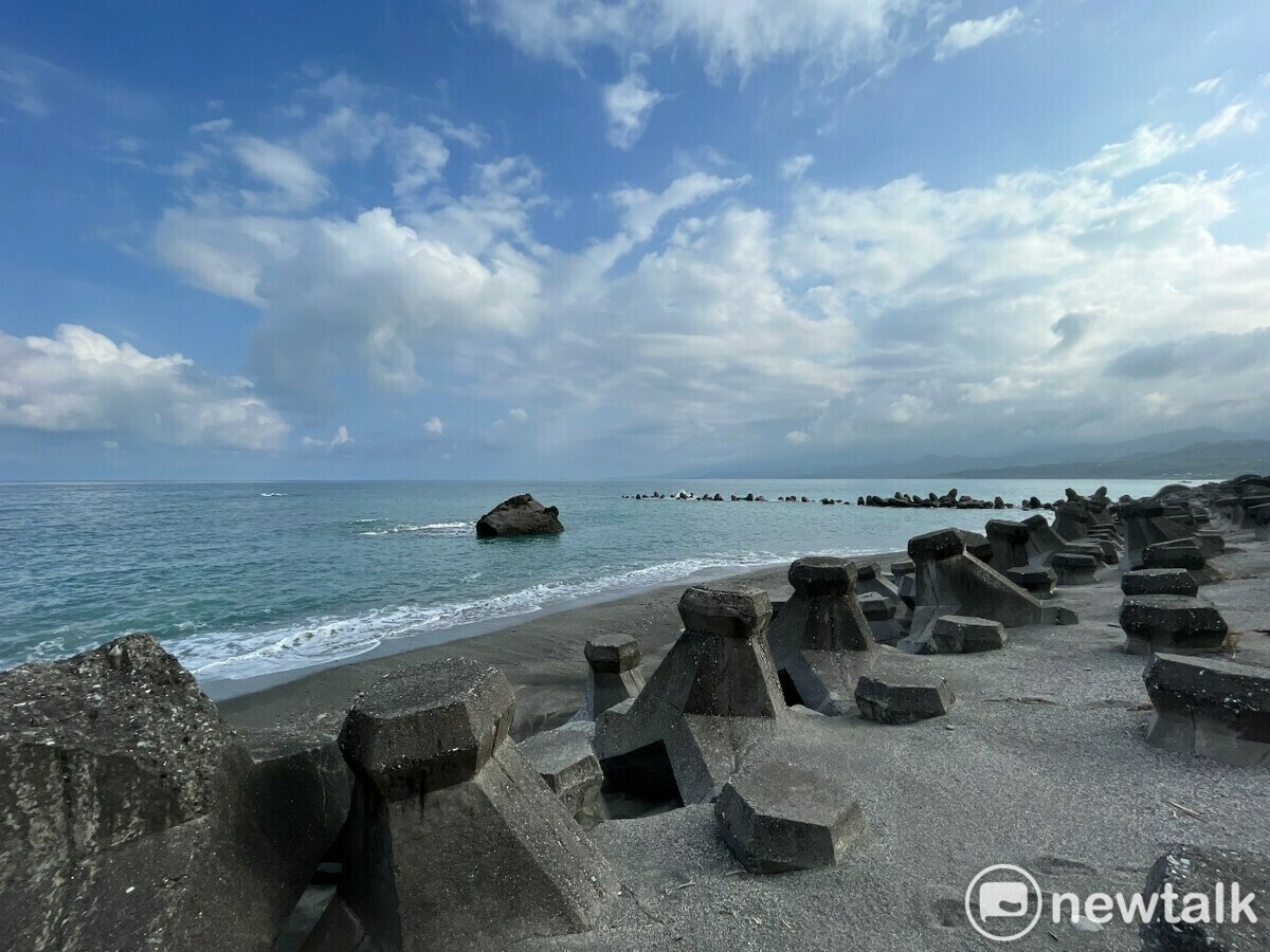 「向海致敬」政策推動後，建立海岸線的專責管理機關，透過「定期清、立即清、緊急清」機制，已讓海岸垃圾減少6成。（海邊示意圖） 圖：民眾／提供（資料照）