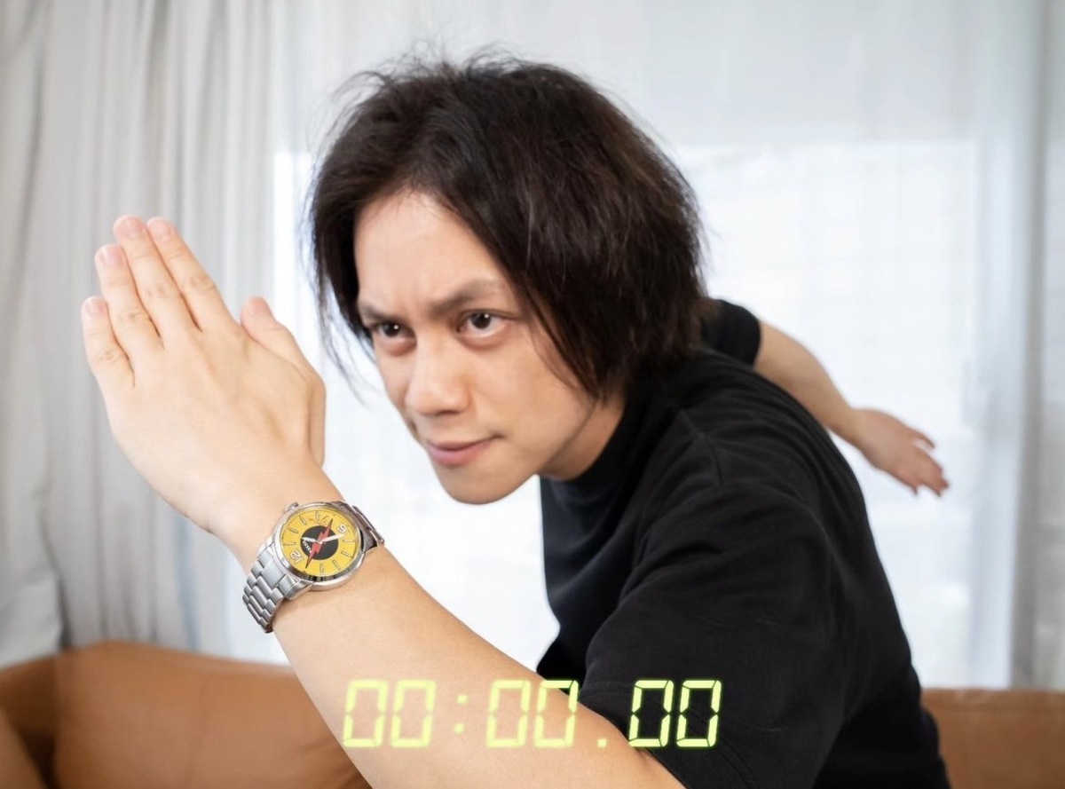 HowHow挑戰競技疊杯。 圖：翻攝自HowHow IG