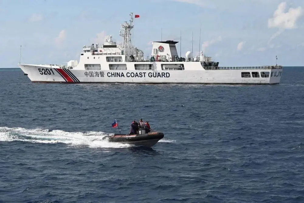 中軍艦加強在仁愛礁附近海域的部署，但未干涉菲海軍行動。 圖：翻攝自「車馬點兵V」
