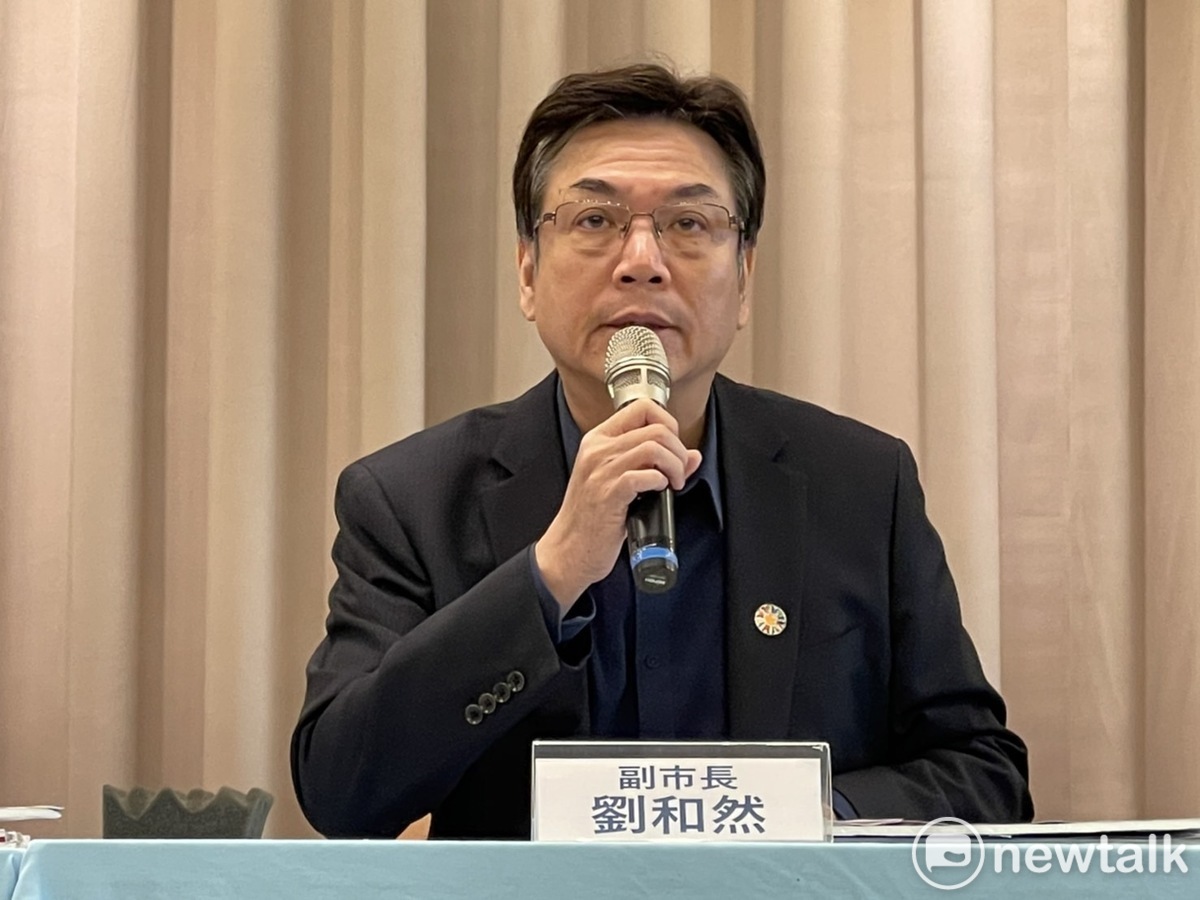 新北市副市長劉和然宣布，即日起新北市8家專責醫院提供全國6歲以下幼童公費採檢看診。 圖：林昀真/攝