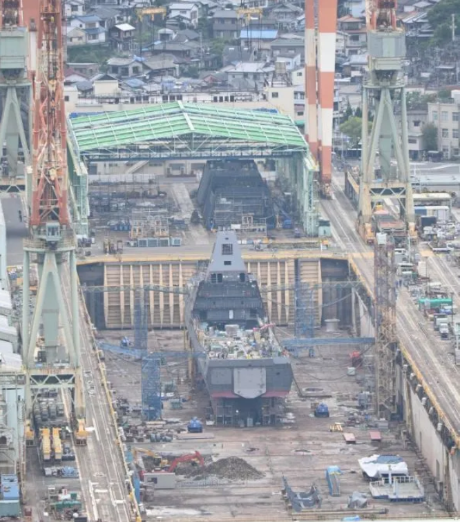 日本三菱重工持續為日本海上自衛隊建造護衛艦。圖為三菱重工造船廠。 圖: 翻攝自中國騰訊網軍事評論「虎觀天下」