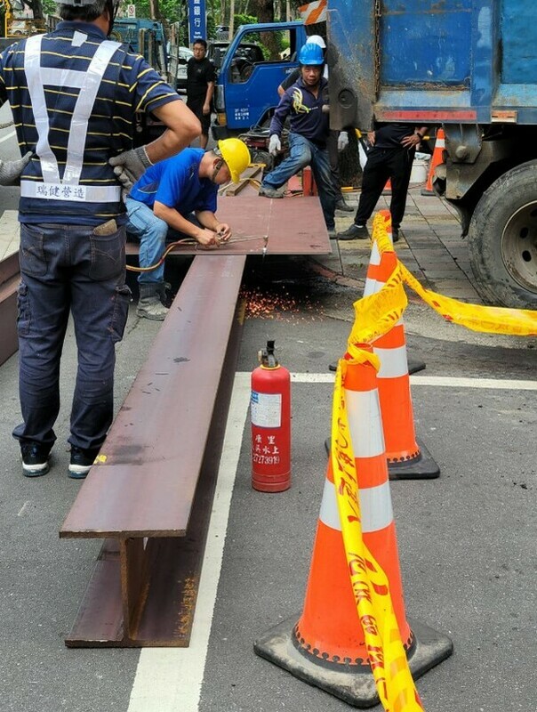台北市政府表示，雖未造成傷亡，但技師判斷建物有結構安全疑慮，已疏散5戶16人。 圖：台北市政府提供