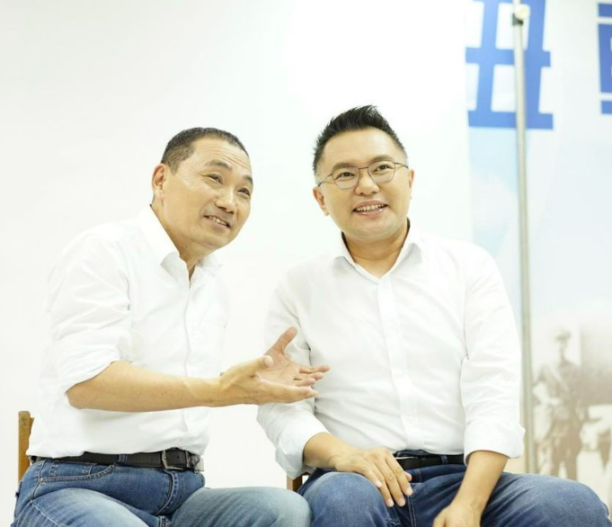 國民黨總統參選人、新北市長侯友宜在《 TVBS 》最新公布的2024 總統大選民調墊底，市議員張斯綱向侯友宜喊話加油。 圖: 翻攝自張斯綱臉書