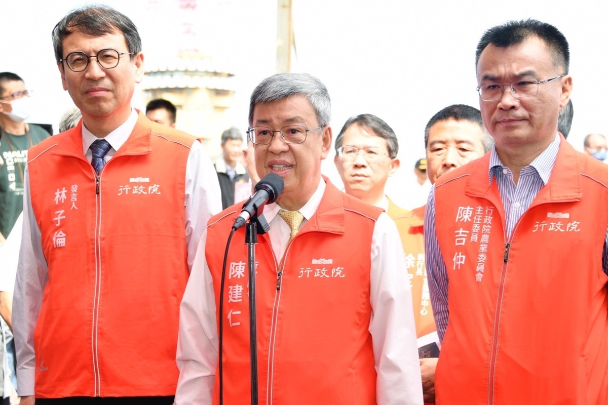 行政院長陳建仁今（19）天上午到台中出席「梧棲漁港小船泊區及浮動碼頭興建工程」動土典禮受訪。 圖：行政院提供