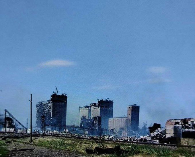烏軍已成功收復了皮亞蒂哈特基。圖為當地被破壞的建築。 圖：翻攝自NOELREPORTS推特