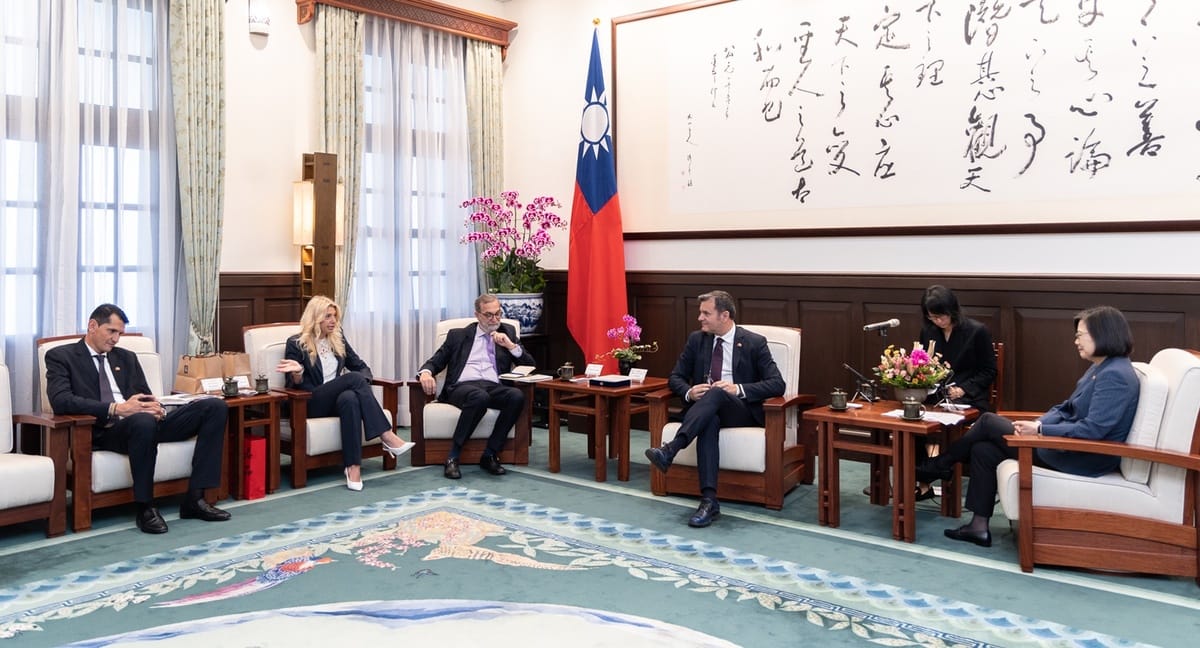總統蔡英文今（19）日上午接見「義大利參議院副議長錢益友（Gian Marco Centinaio）訪團」 圖：總統府提供