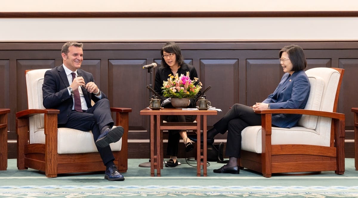 總統蔡英文今（19）日上午接見「義大利參議院副議長錢益友（Gian Marco Centinaio）訪團」 圖：總統府提供