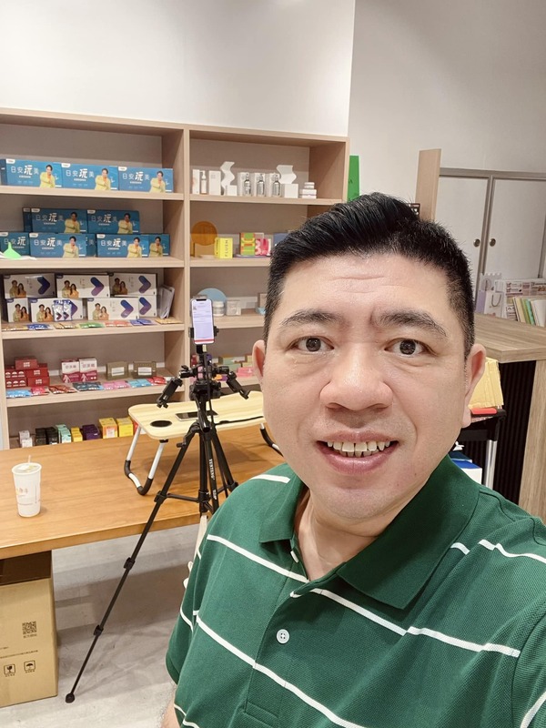 NONO(本名陳宣裕)面臨多起妨害性自主的指控，士林地檢今(17)日偵查終結，對NONO作出了不起訴和起訴的決定。 圖：翻攝自NONO 臉書專頁