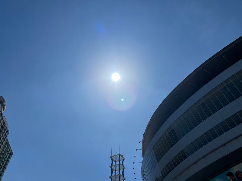 2023夏至是6月21日，這天是北半球全年白天最長、夜晚最短的日子，太陽懸掛在空中最久。 圖／記者張志浩攝