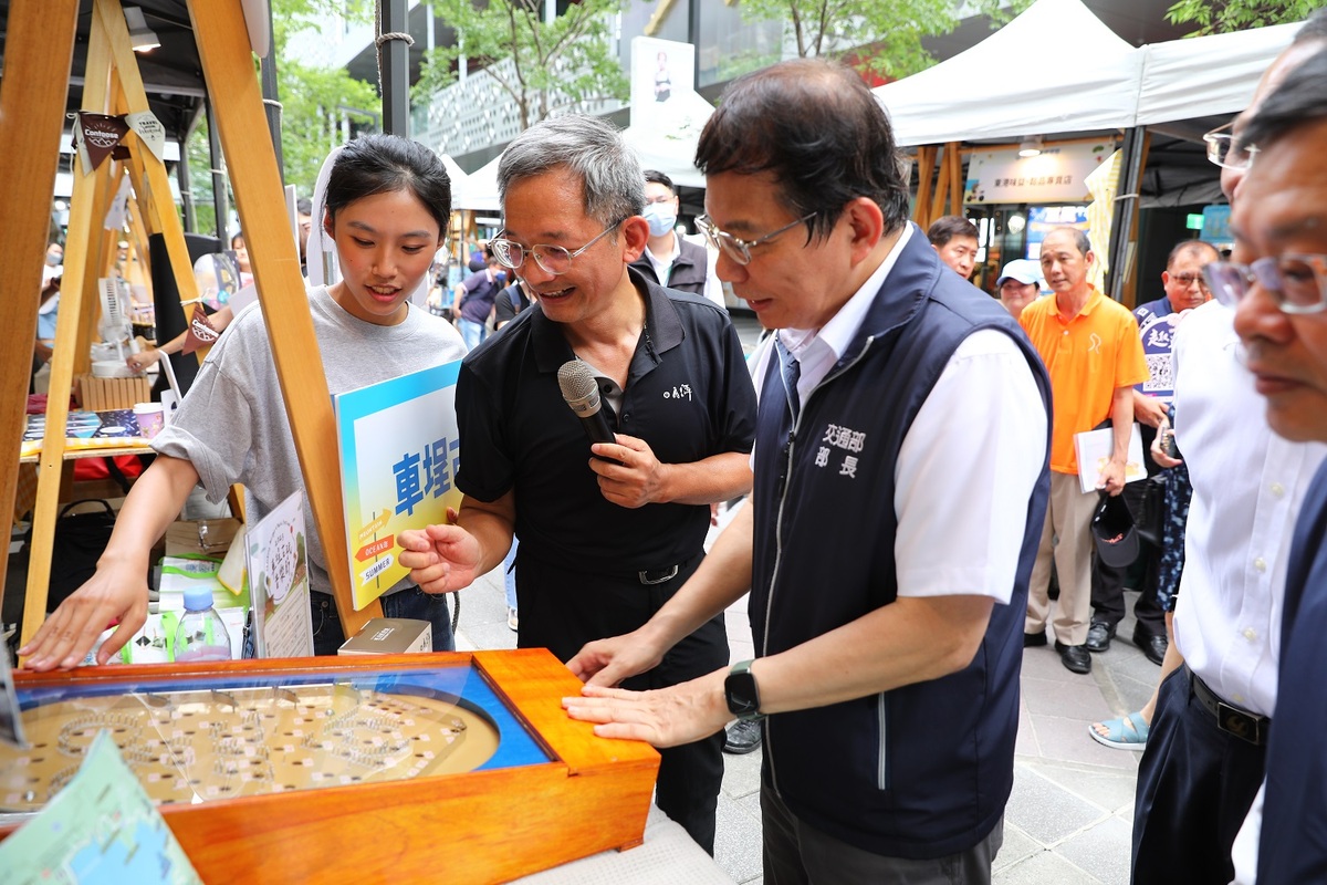 交通部長王國材也表示，7月份起將在美國時代廣場播出台灣海岸山林的美景影片。 圖：交通部觀光局／提供