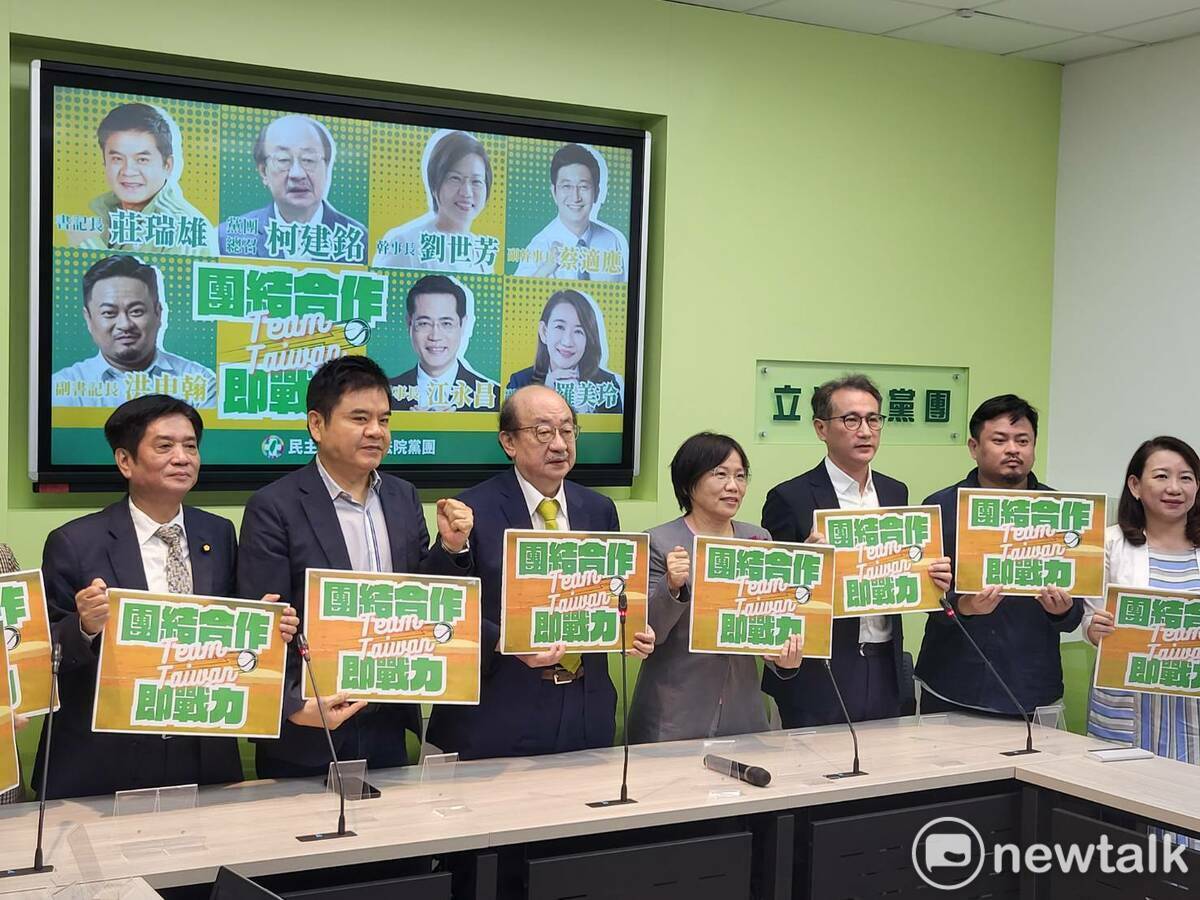 民進黨立法院黨團今舉行新舊幹部交接記者會。 圖：陳佩君／攝