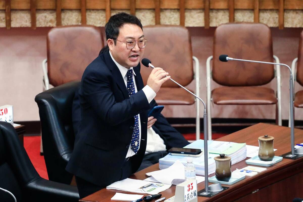 黃彥毓要求市府應勒令狼師任教的補習班暫停營業。 圖：黃彥毓服務處/提供（資料照）