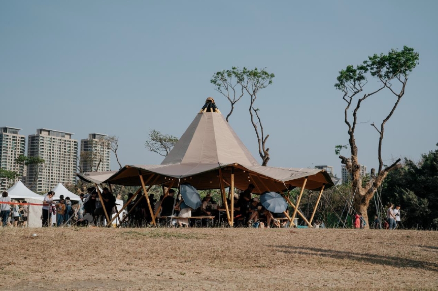 小港森林公園城市探險活動，民眾可在大型帳篷內用餐。 圖：高雄市觀光局/提供