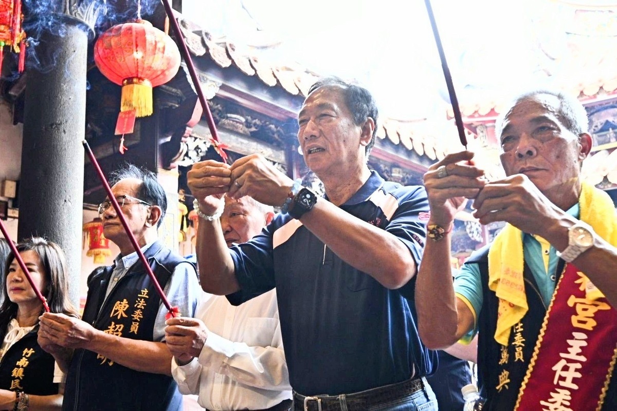 郭台銘今出席百年洗港祭江開幕式。 圖：郭台銘辦公室提供