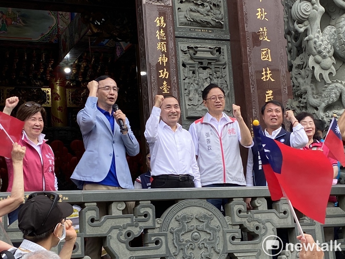 國民黨總統參選人侯友宜、國民黨主席朱立倫赴桃園參拜。 圖：林昀真/攝