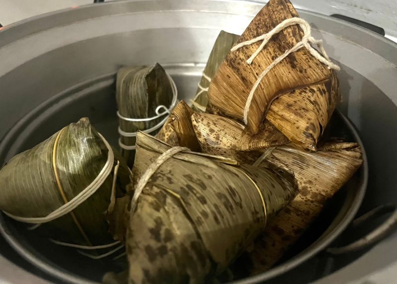 端午節吃不完的粽子建議放在冷凍庫，低溫環境能抑制細菌滋生。 圖／記者鍾怡婷攝