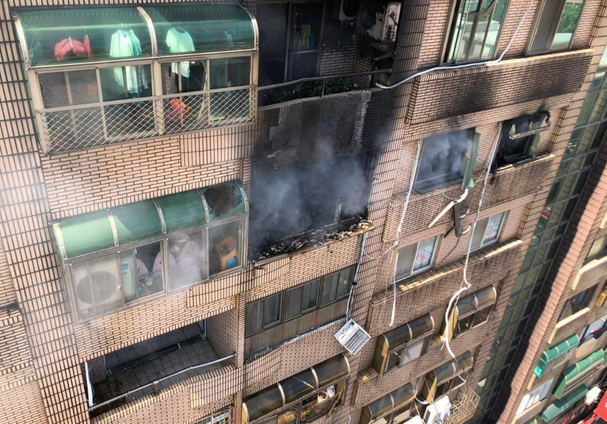 新竹縣竹北市 24 日上午在中正東路等地區公寓大樓發生瓦斯外洩以及火警。    圖: 翻攝自臉書彭竣志